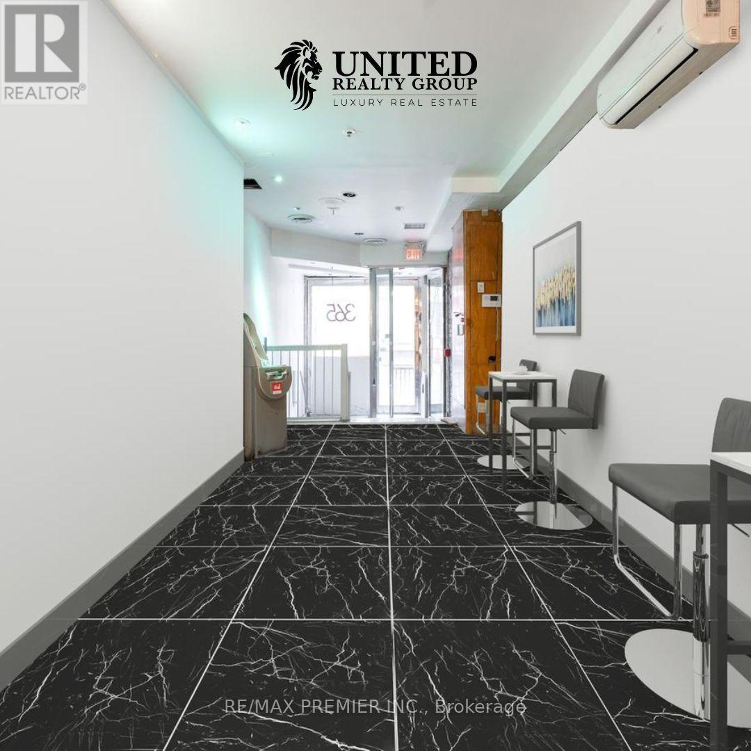 Main Floor - 365 King Street W, Toronto, Ontario  M5V 1K1 - Photo 8 - C12490818