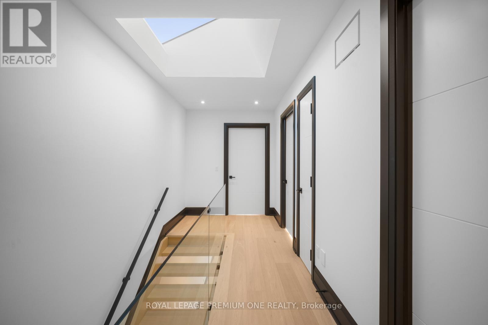 681 Glencairn Avenue, Toronto, Ontario  M6B 1Z8 - Photo 12 - C12487653