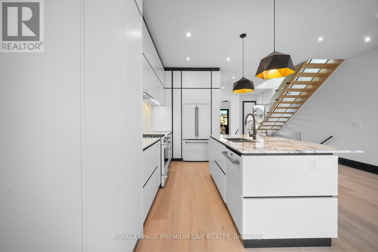 681 Glencairn Avenue, Toronto, Ontario  M6B 1Z8 - Photo 6 - C12487653