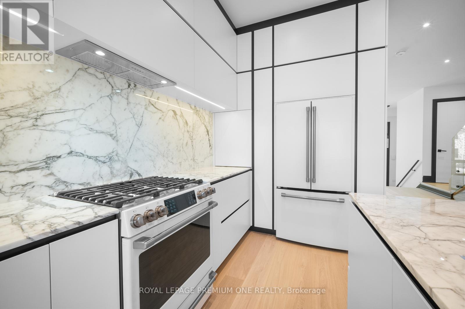 681 Glencairn Avenue, Toronto, Ontario  M6B 1Z8 - Photo 7 - C12487653