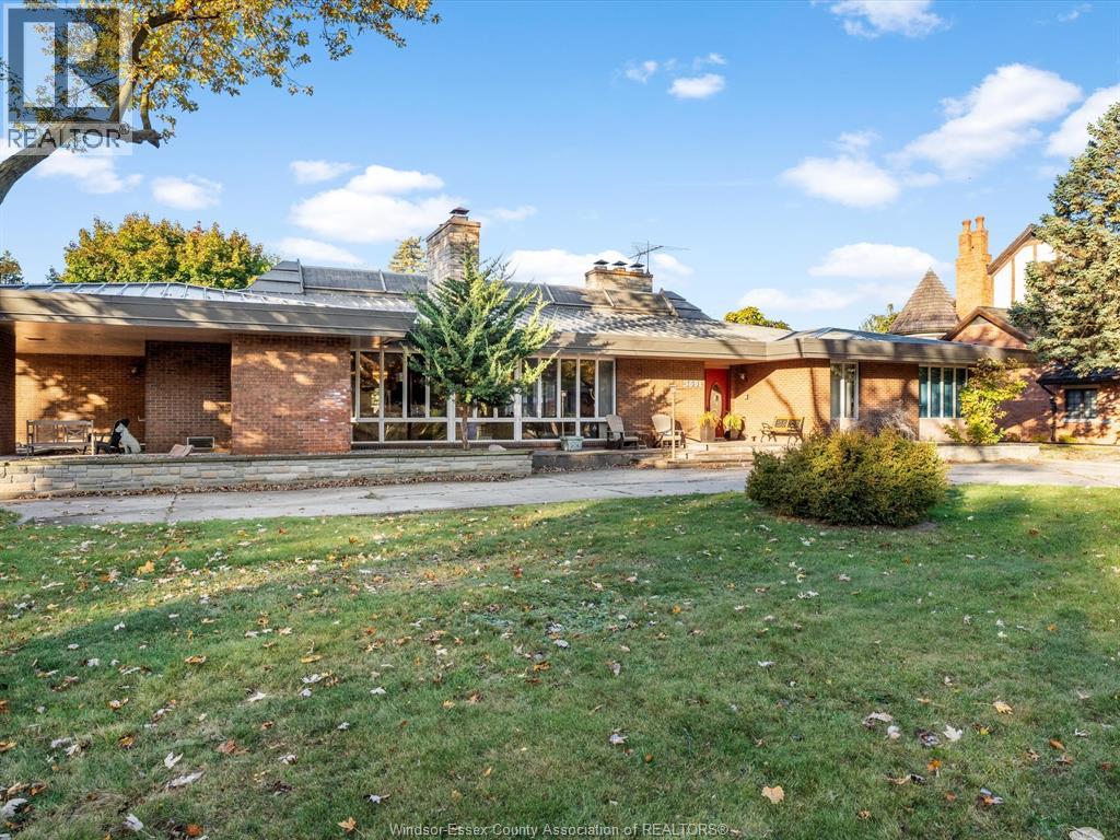 3691 Victoria, Windsor, Ontario  N9E 3L6 - Photo 3 - 25027556