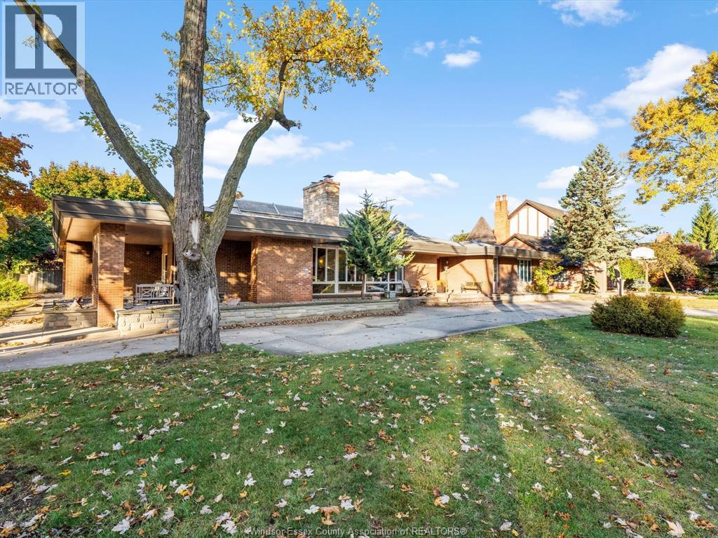 3691 Victoria, Windsor, Ontario  N9E 3L6 - Photo 2 - 25027556
