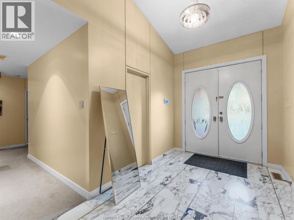 3691 Victoria, Windsor, Ontario  N9E 3L6 - Photo 5 - 25027556
