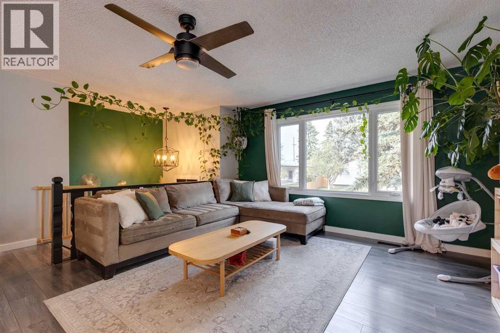 228 Penbrooke Way Se, Calgary, Alberta  T2A 3S8 - Photo 3 - A2257268