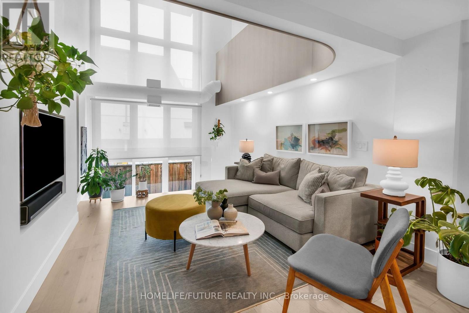 102 - 660 Pape Avenue, Toronto, Ontario  M4K 3S5 - Photo 3 - E12490480