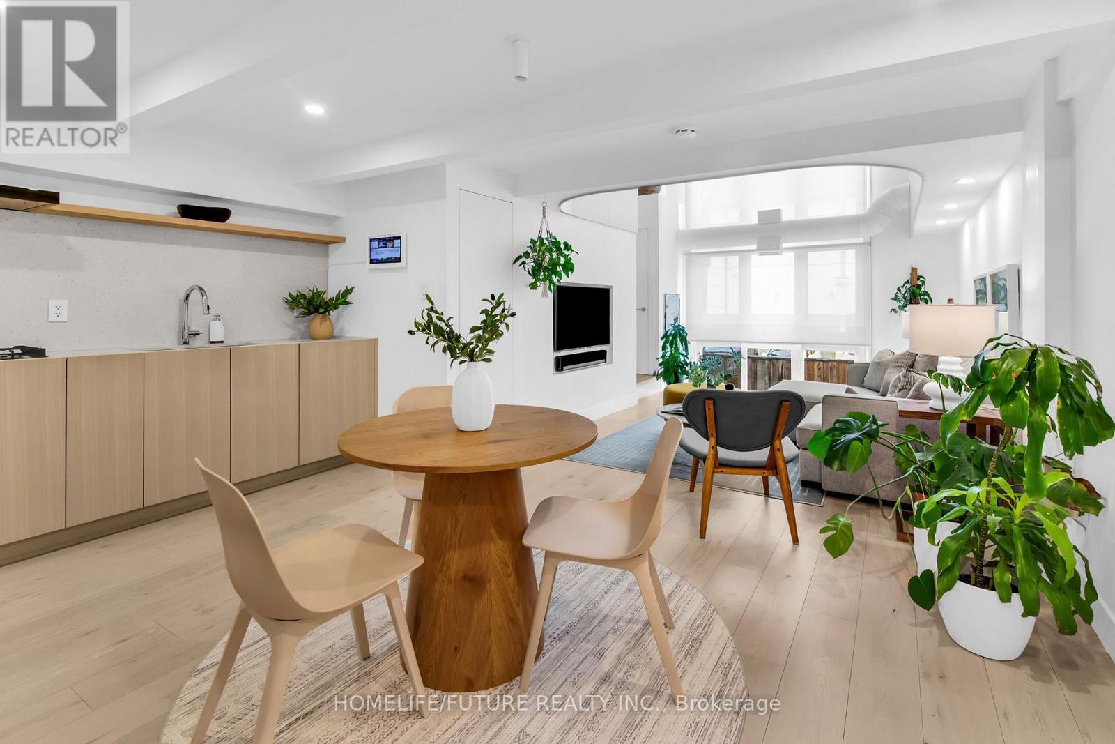 102 - 660 Pape Avenue, Toronto, Ontario  M4K 3S5 - Photo 4 - E12490480