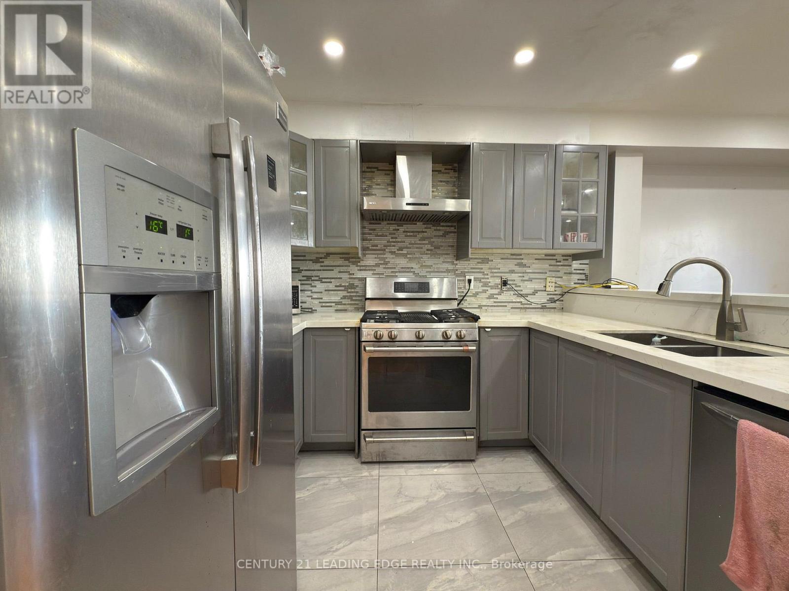 62 Barrister Avenue, Whitby, Ontario  L1R 3H6 - Photo 4 - E12490484