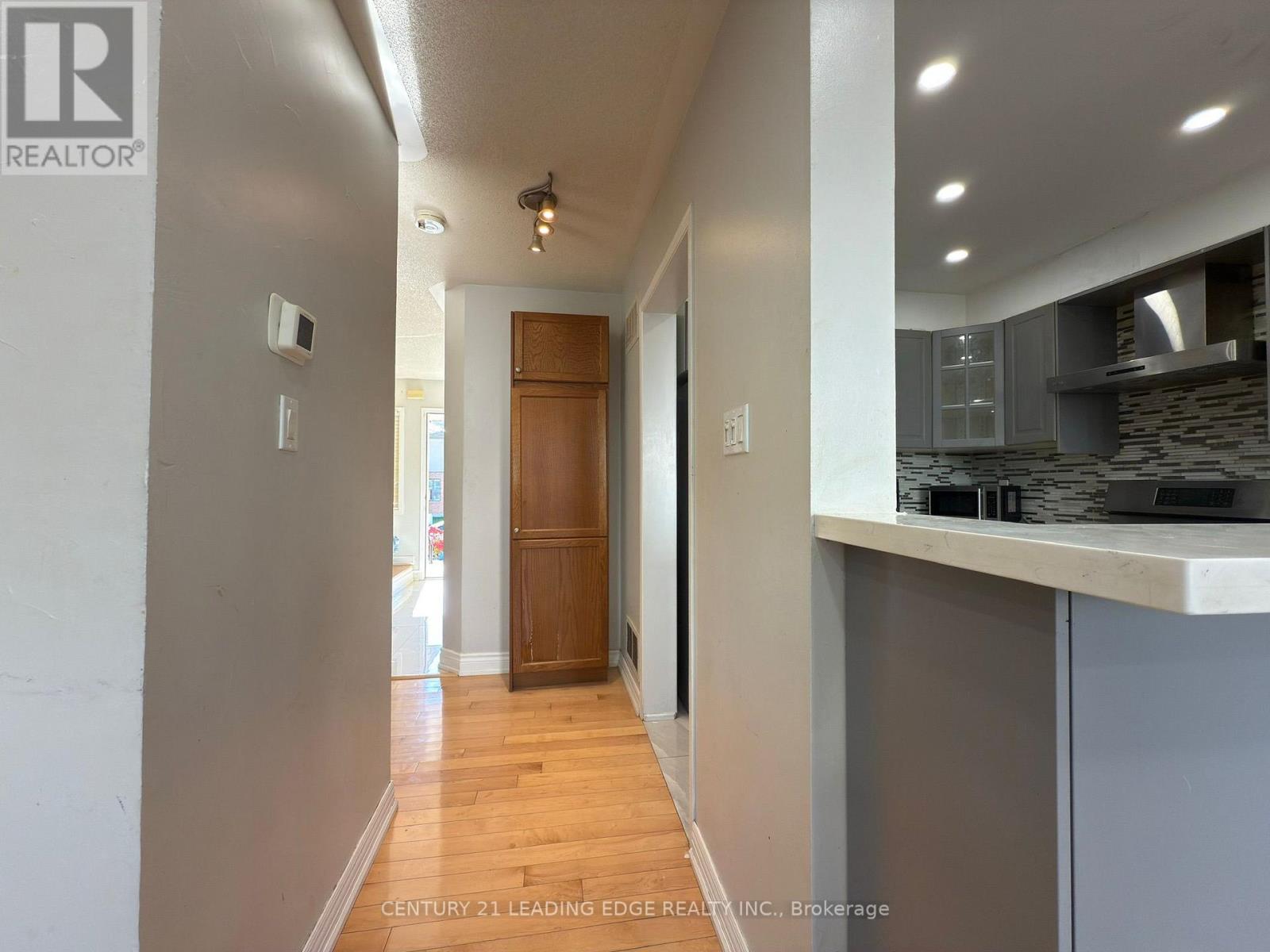 62 Barrister Avenue, Whitby, Ontario  L1R 3H6 - Photo 5 - E12490484