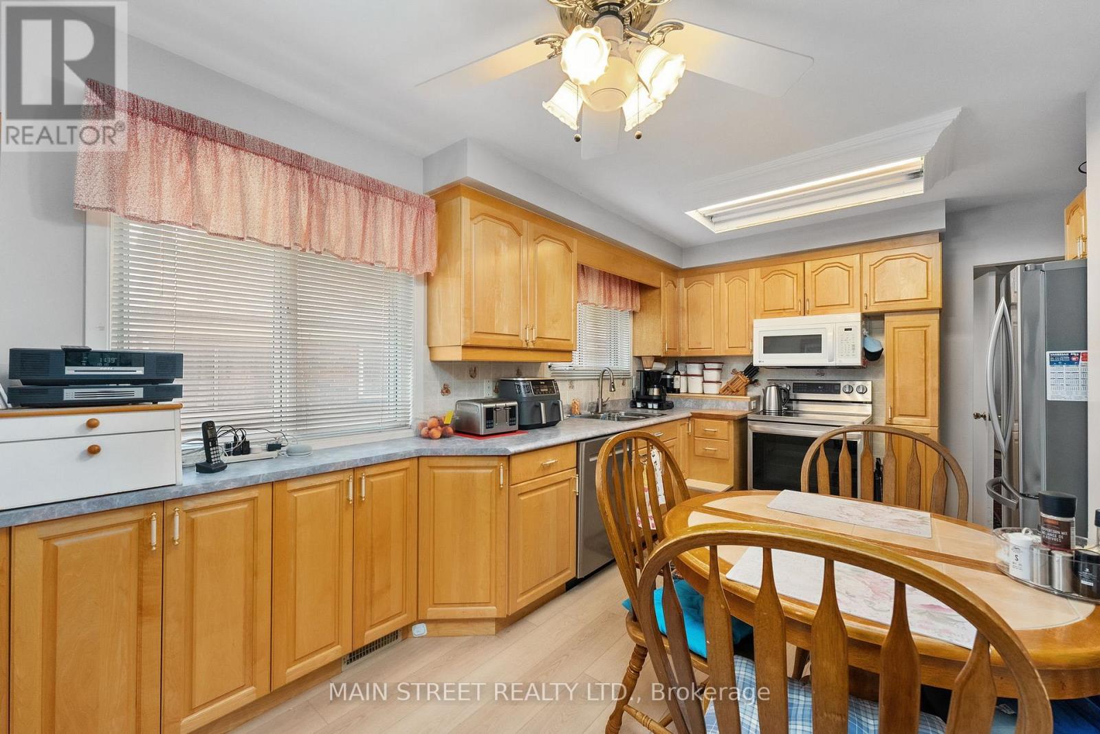 46 Jarwick Drive, Toronto, Ontario  M1H 2H3 - Photo 4 - E12490772