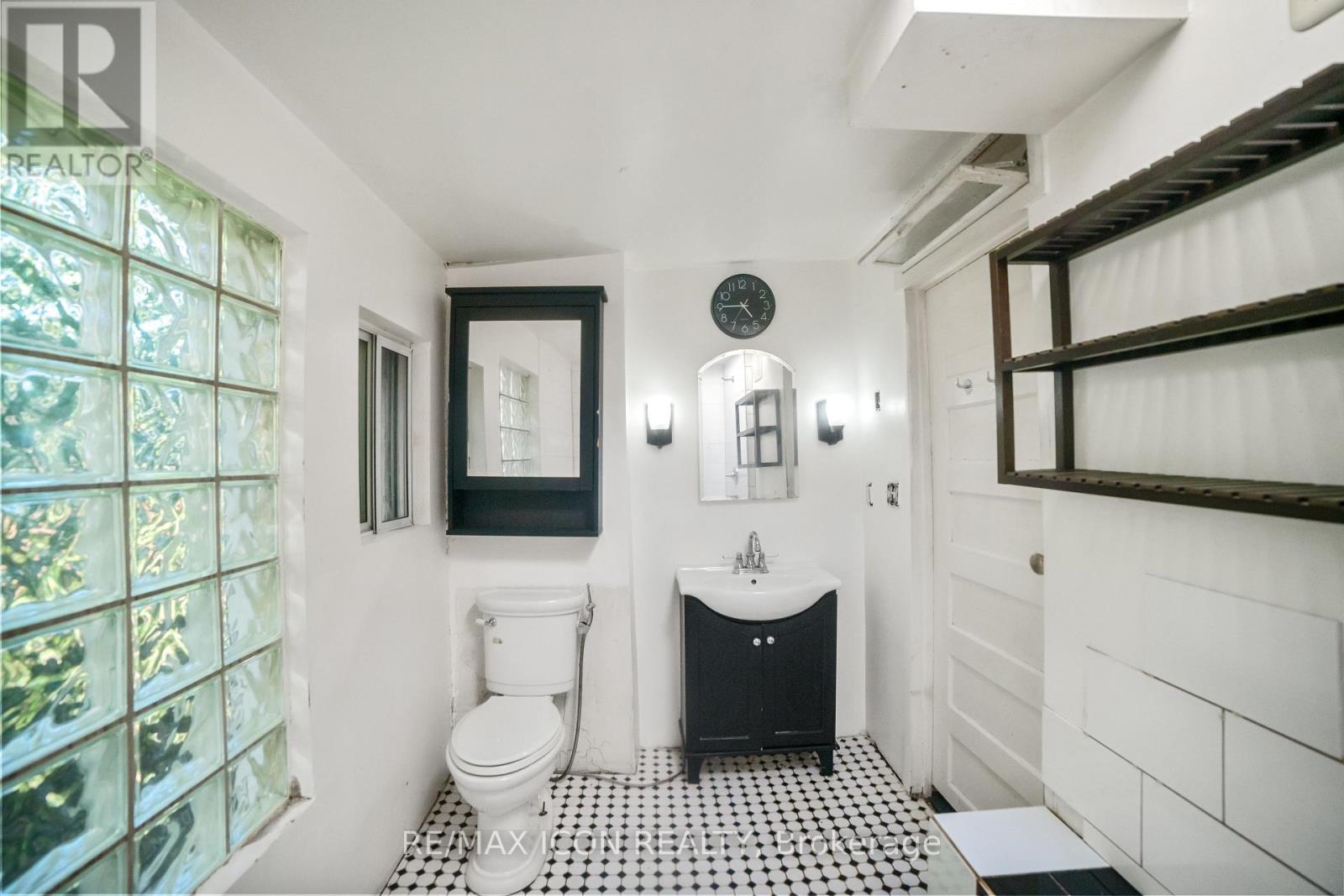 898 Eastern Avenue, Toronto, Ontario  M4L 1A4 - Photo 11 - E12490846