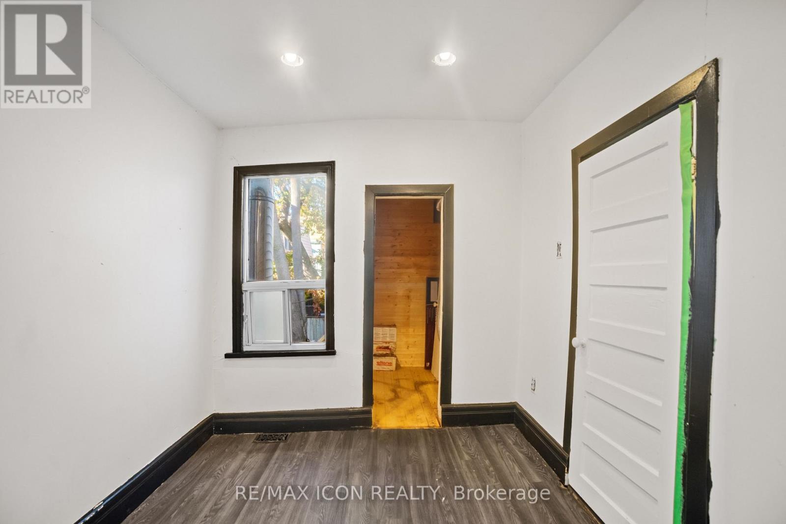 898 Eastern Avenue, Toronto, Ontario  M4L 1A4 - Photo 15 - E12490846