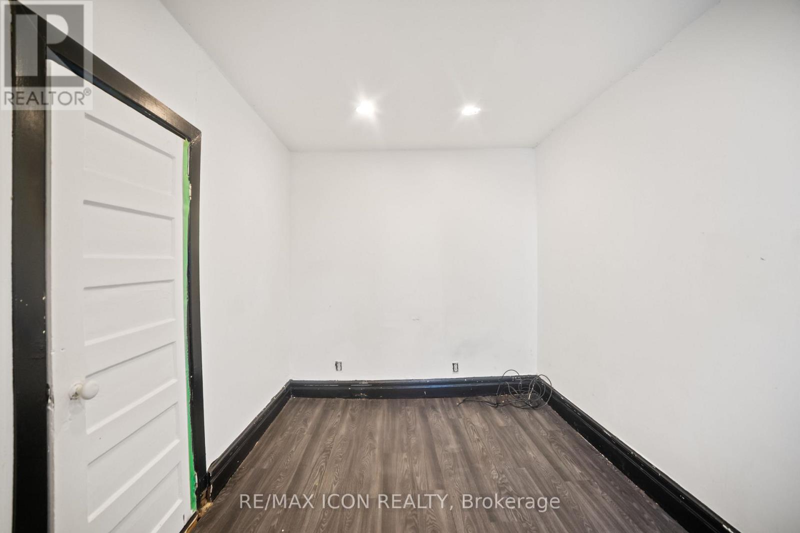 898 Eastern Avenue, Toronto, Ontario  M4L 1A4 - Photo 17 - E12490846