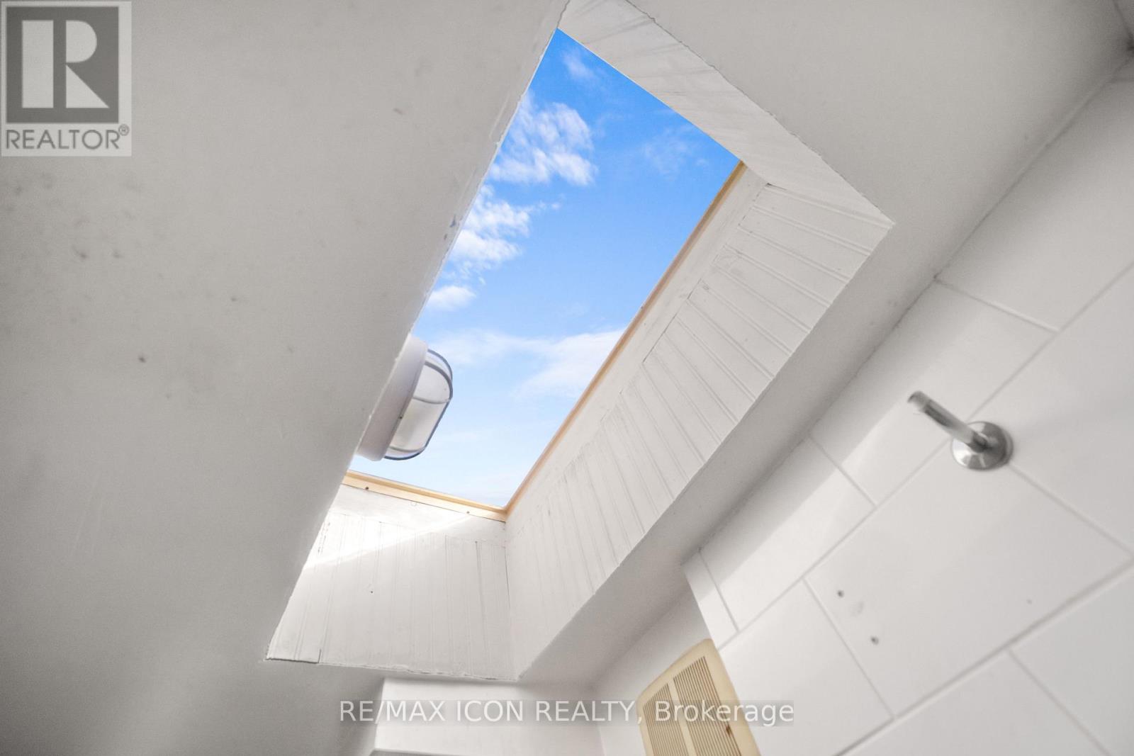 898 Eastern Avenue, Toronto, Ontario  M4L 1A4 - Photo 18 - E12490846