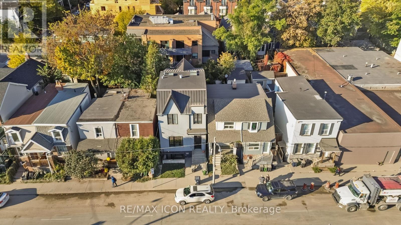 898 Eastern Avenue, Toronto, Ontario  M4L 1A4 - Photo 2 - E12490846