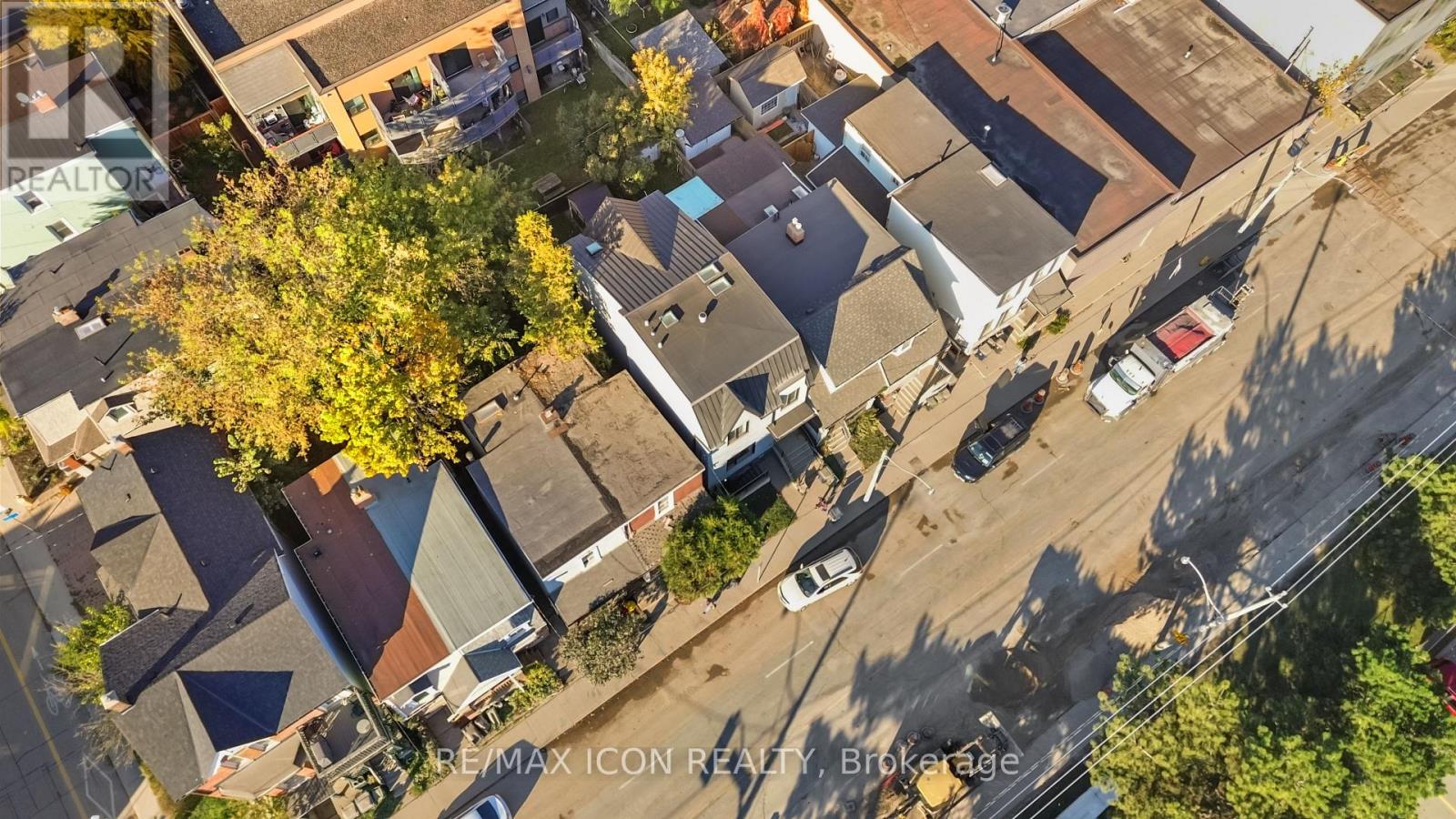 898 Eastern Avenue, Toronto, Ontario  M4L 1A4 - Photo 3 - E12490846