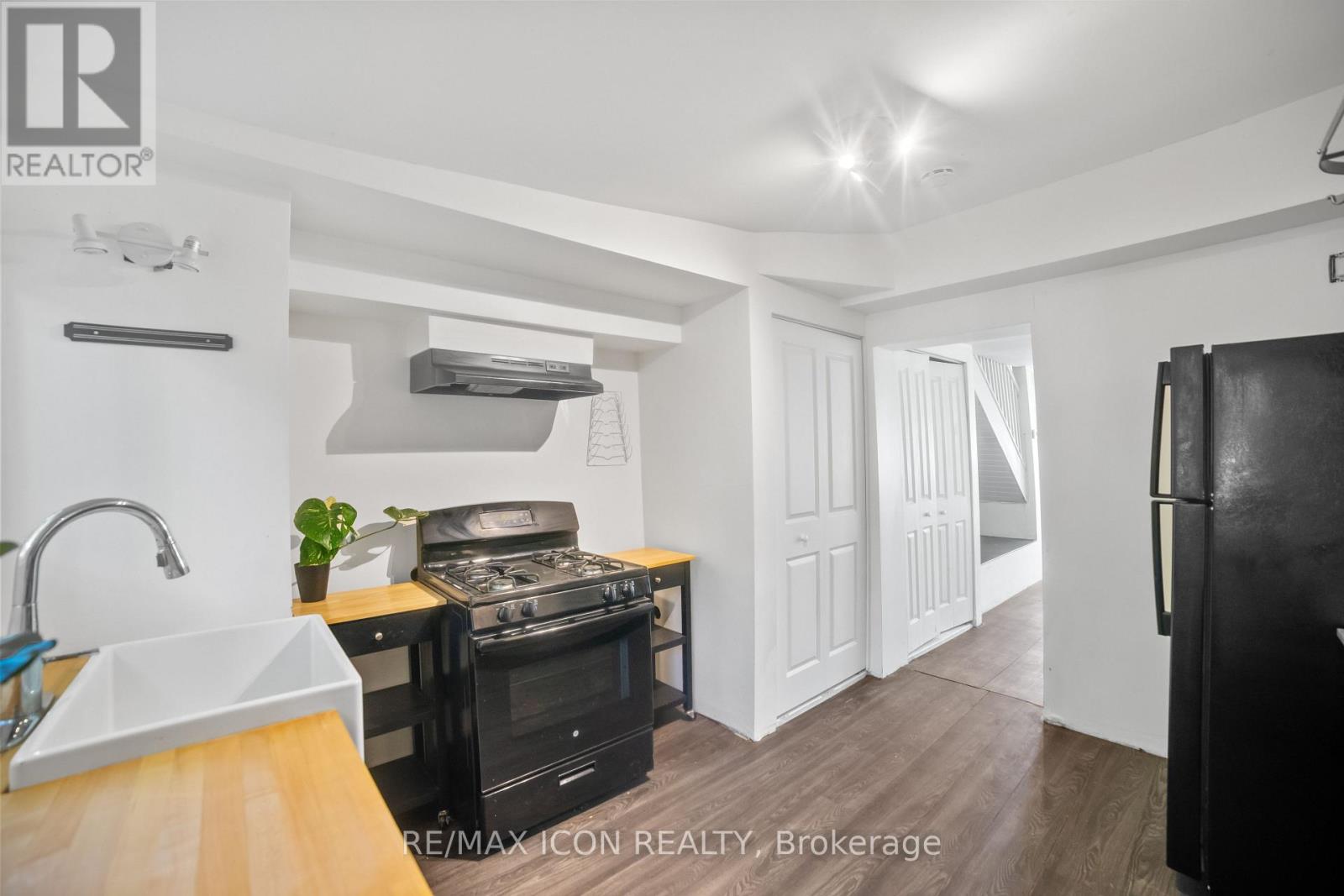 898 Eastern Avenue, Toronto, Ontario  M4L 1A4 - Photo 5 - E12490846