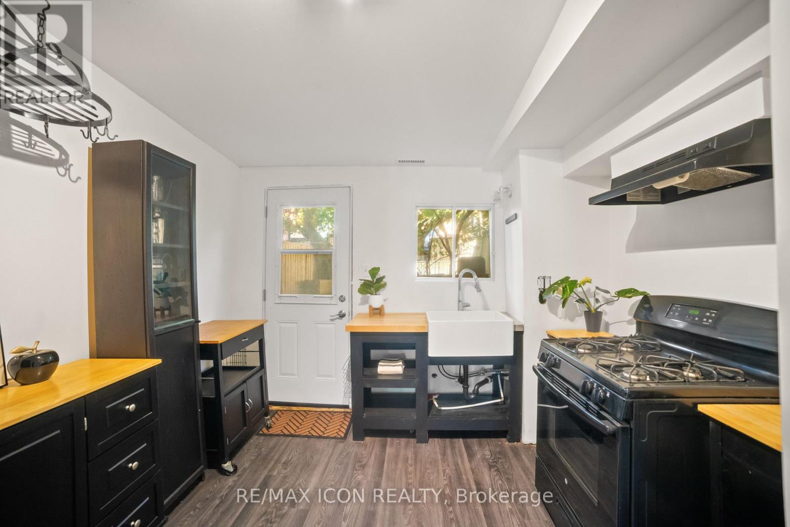 898 Eastern Avenue, Toronto, Ontario  M4L 1A4 - Photo 6 - E12490846