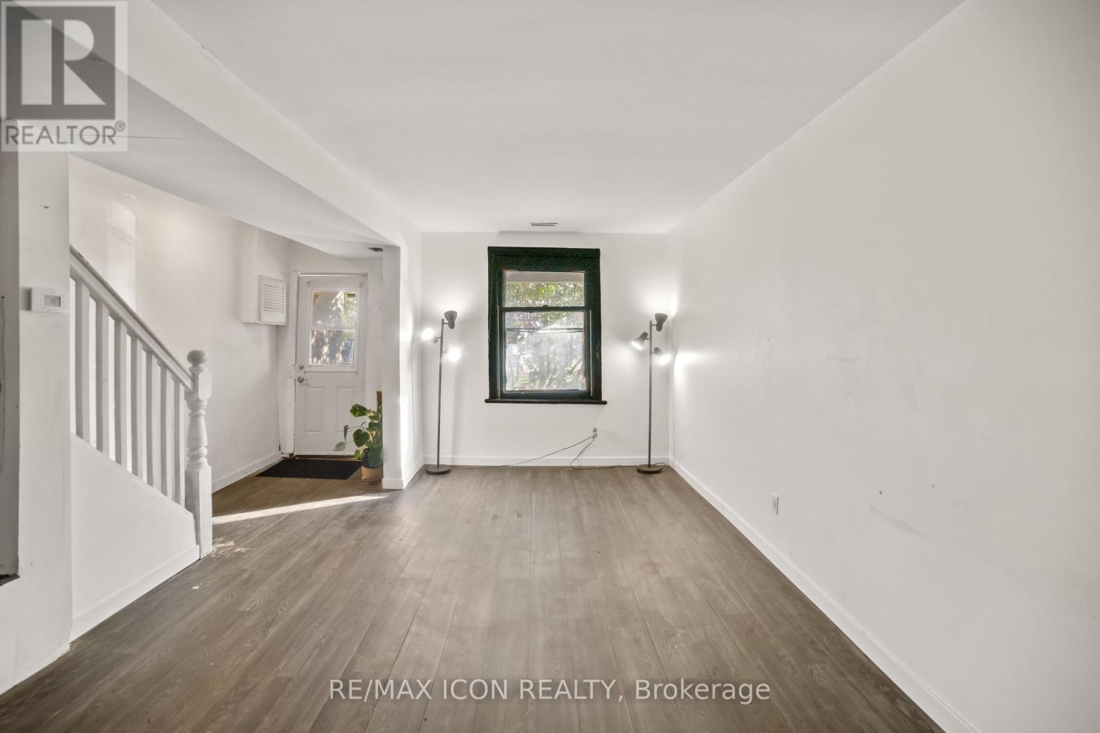 898 Eastern Avenue, Toronto, Ontario  M4L 1A4 - Photo 9 - E12490846