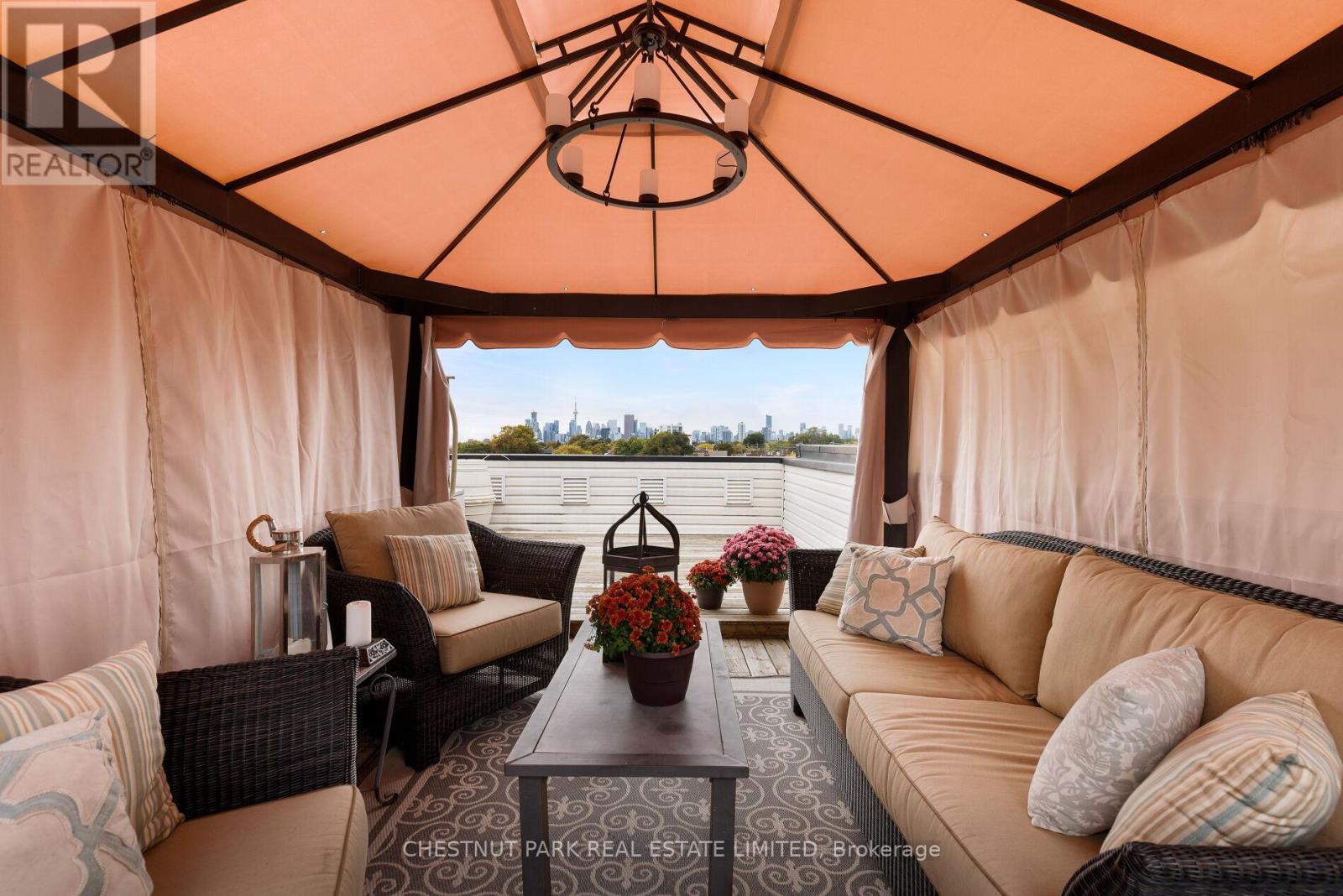 53 Connaught Avenue, Toronto, Ontario M4L 2V8 - Photo 2 - E12466829