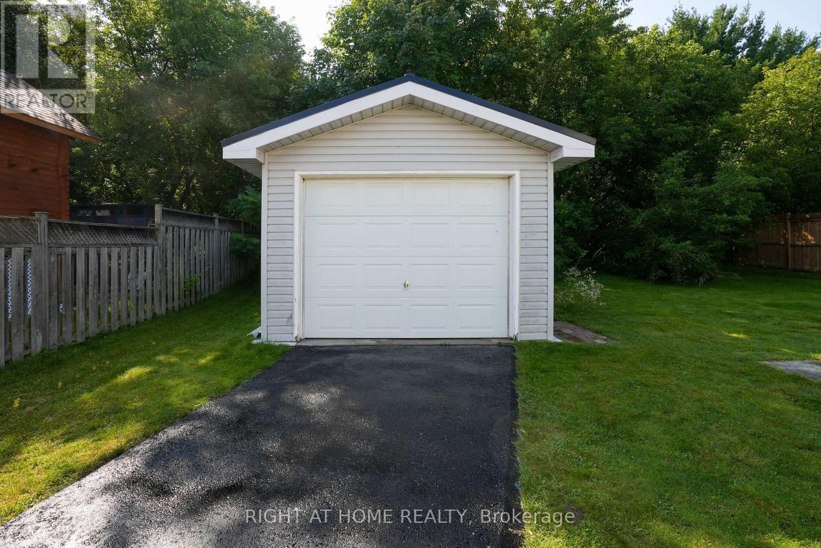 48 Michael St Street, Essa, Ontario  L0M 1B2 - Photo 4 - N12490488