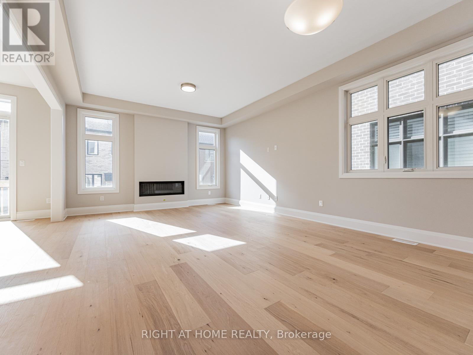 61 Greenridge Crescent, Markham, Ontario  L6C 3M1 - Photo 3 - N12490528