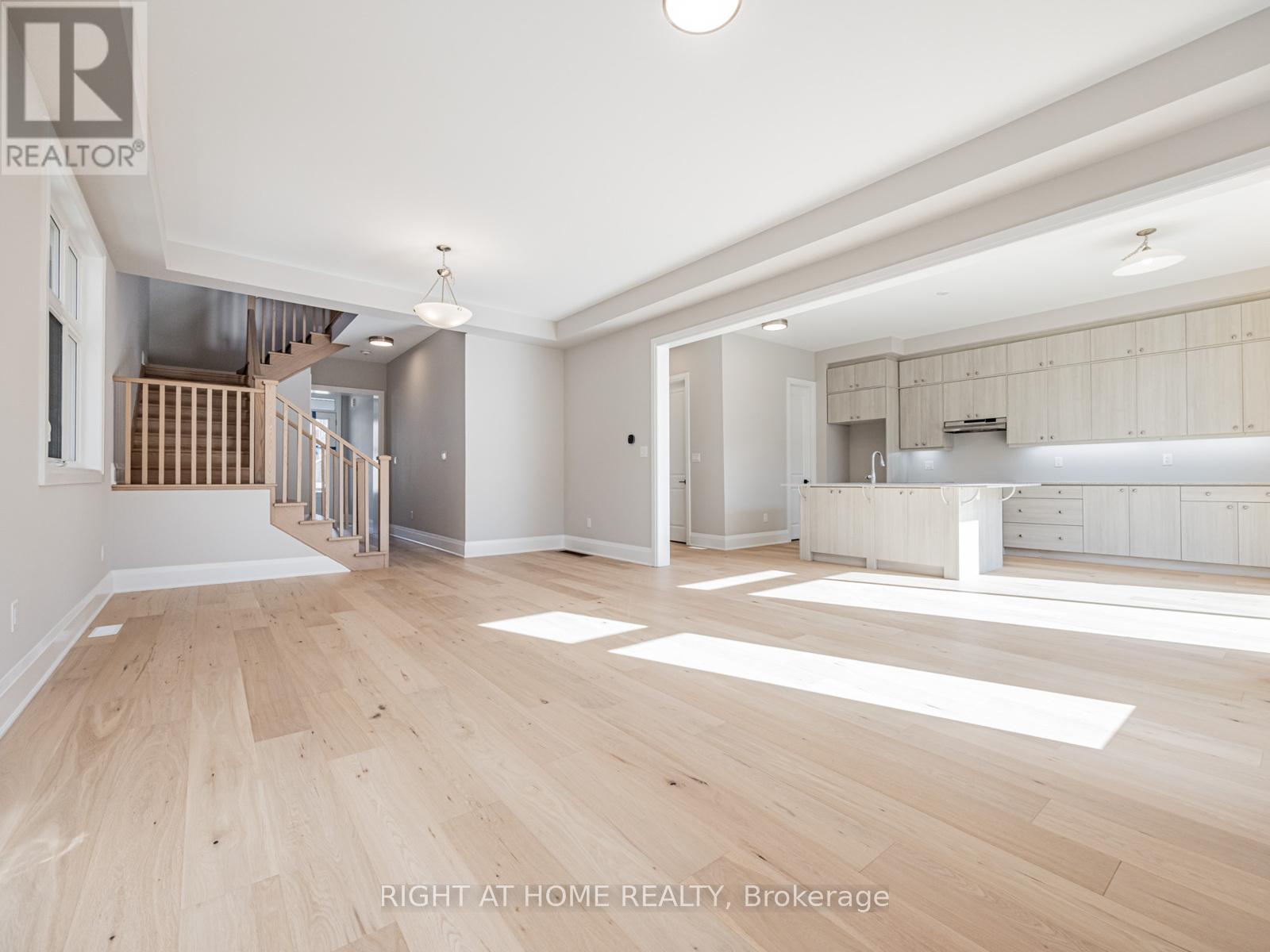 61 Greenridge Crescent, Markham, Ontario  L6C 3M1 - Photo 5 - N12490528