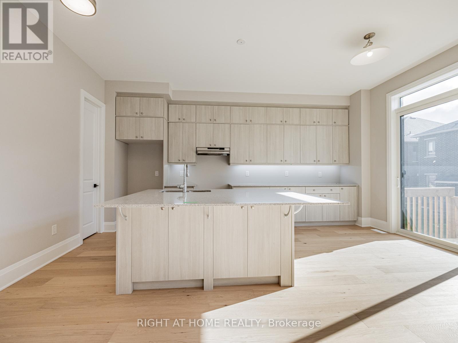 61 Greenridge Crescent, Markham, Ontario  L6C 3M1 - Photo 6 - N12490528