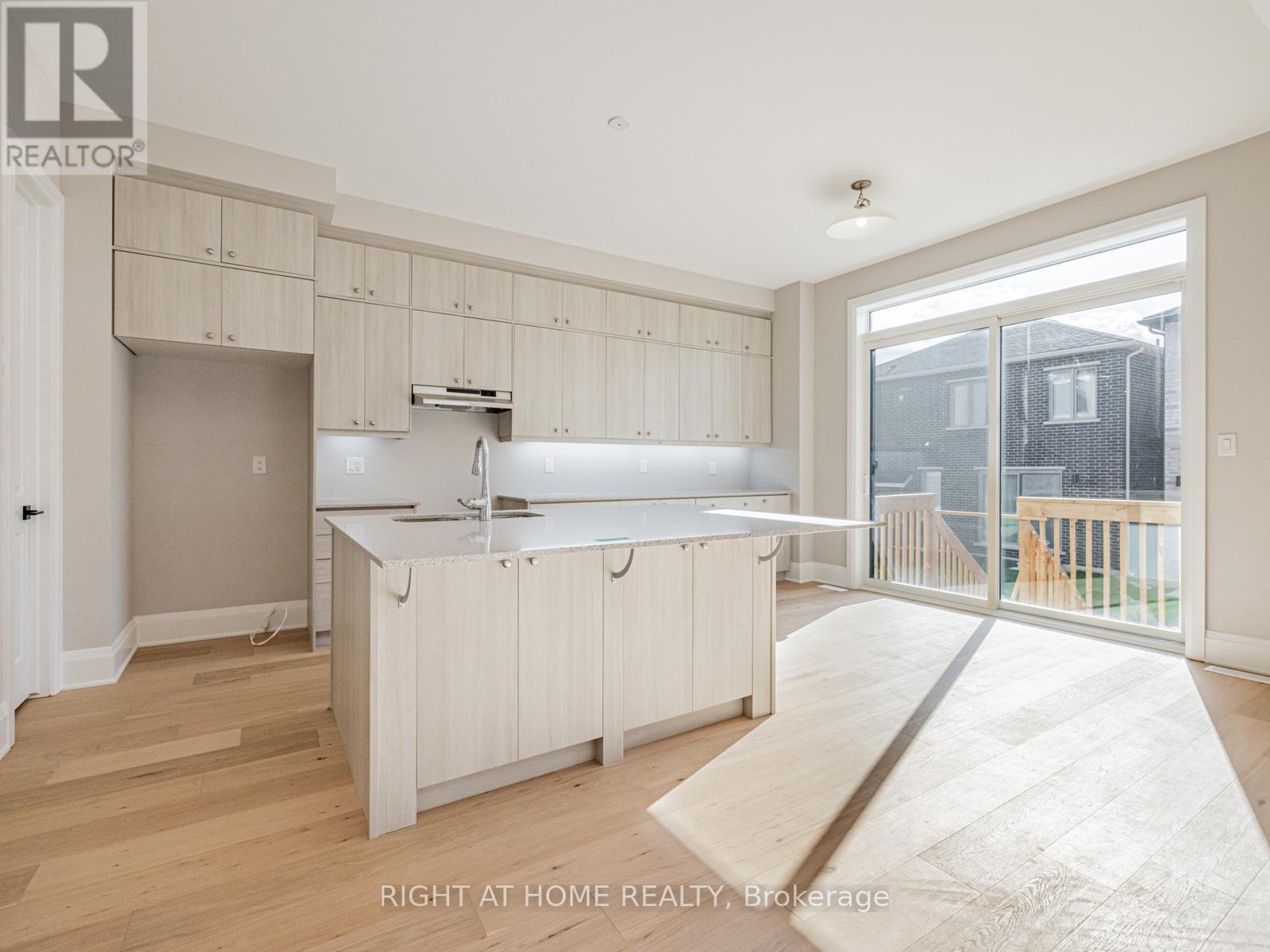 61 Greenridge Crescent, Markham, Ontario  L6C 3M1 - Photo 7 - N12490528