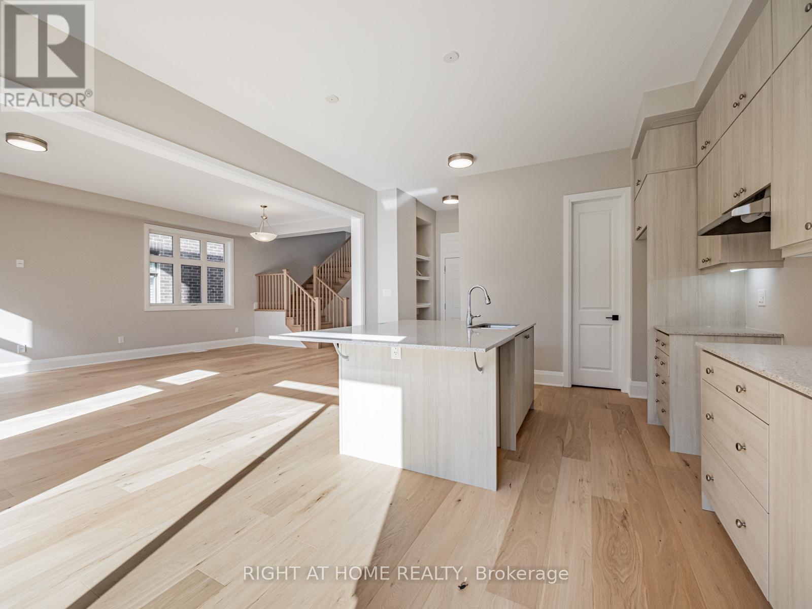 61 Greenridge Crescent, Markham, Ontario  L6C 3M1 - Photo 8 - N12490528