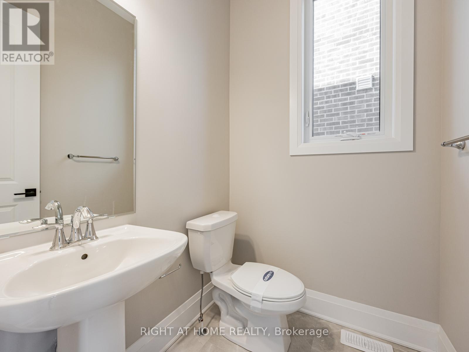 61 Greenridge Crescent, Markham, Ontario  L6C 3M1 - Photo 9 - N12490528