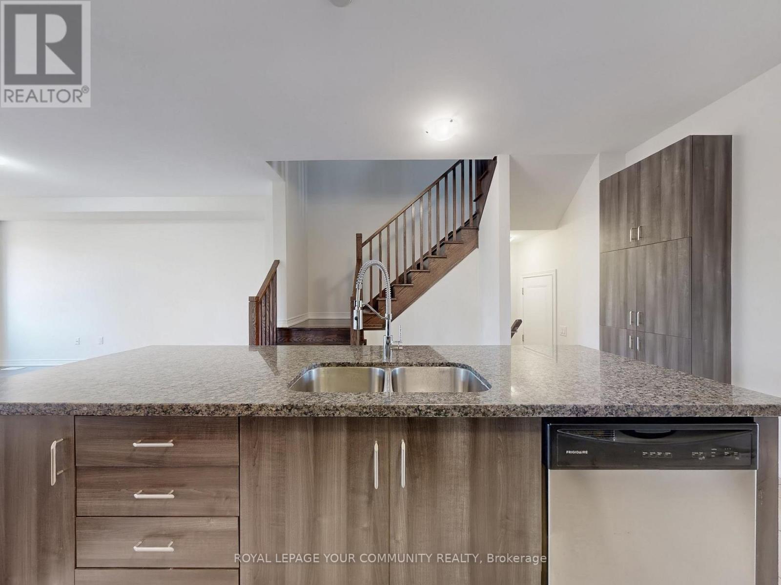 2112 Dale Road, Innisfil (Alcona), Ontario  L9S 0L4 - Photo 15 - N12490532