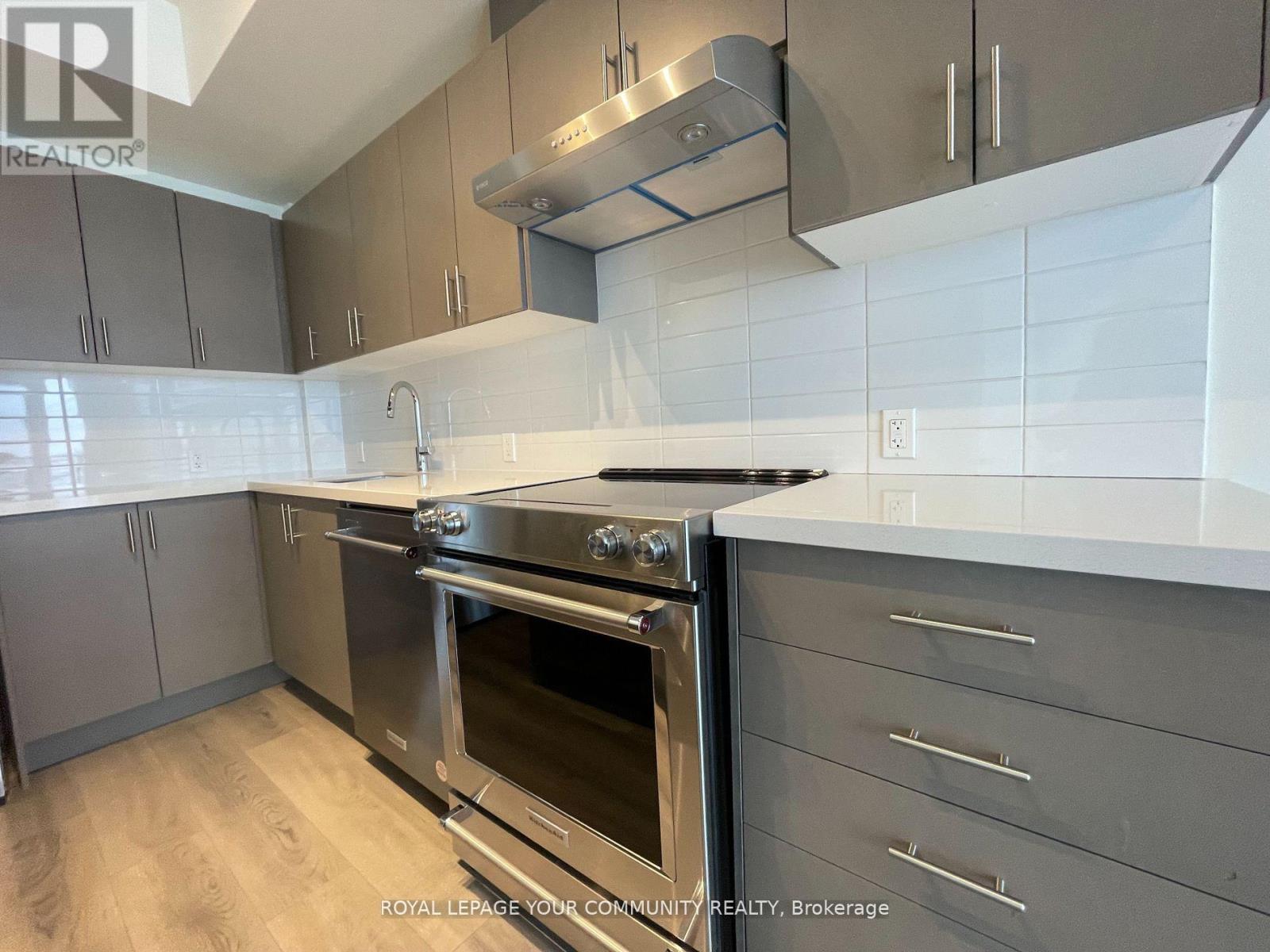 1807 - 8960 Jane Street, Vaughan, Ontario  L4K 0N9 - Photo 2 - N12490576