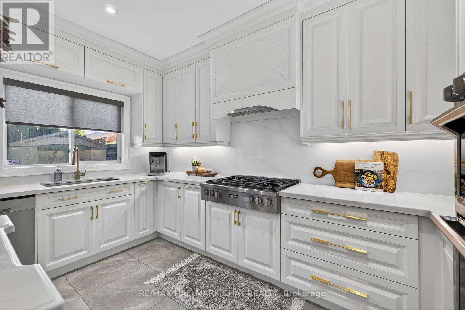 160 Golden Gate Circle, Vaughan, Ontario  L4H 1N6 - Photo 11 - N12490628