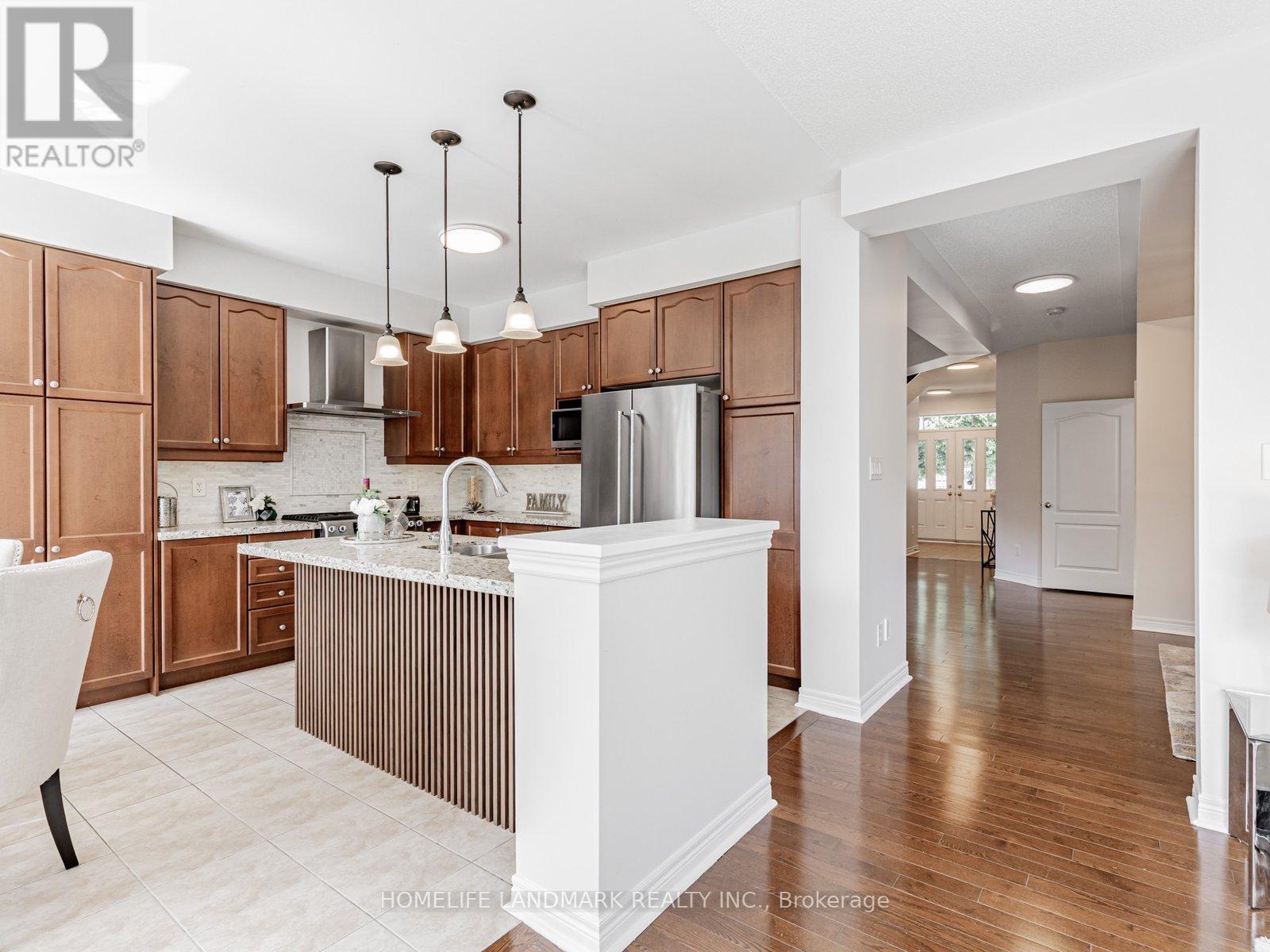 3 Wintam Place, Markham, Ontario  L6C 0E3 - Photo 5 - N12490664