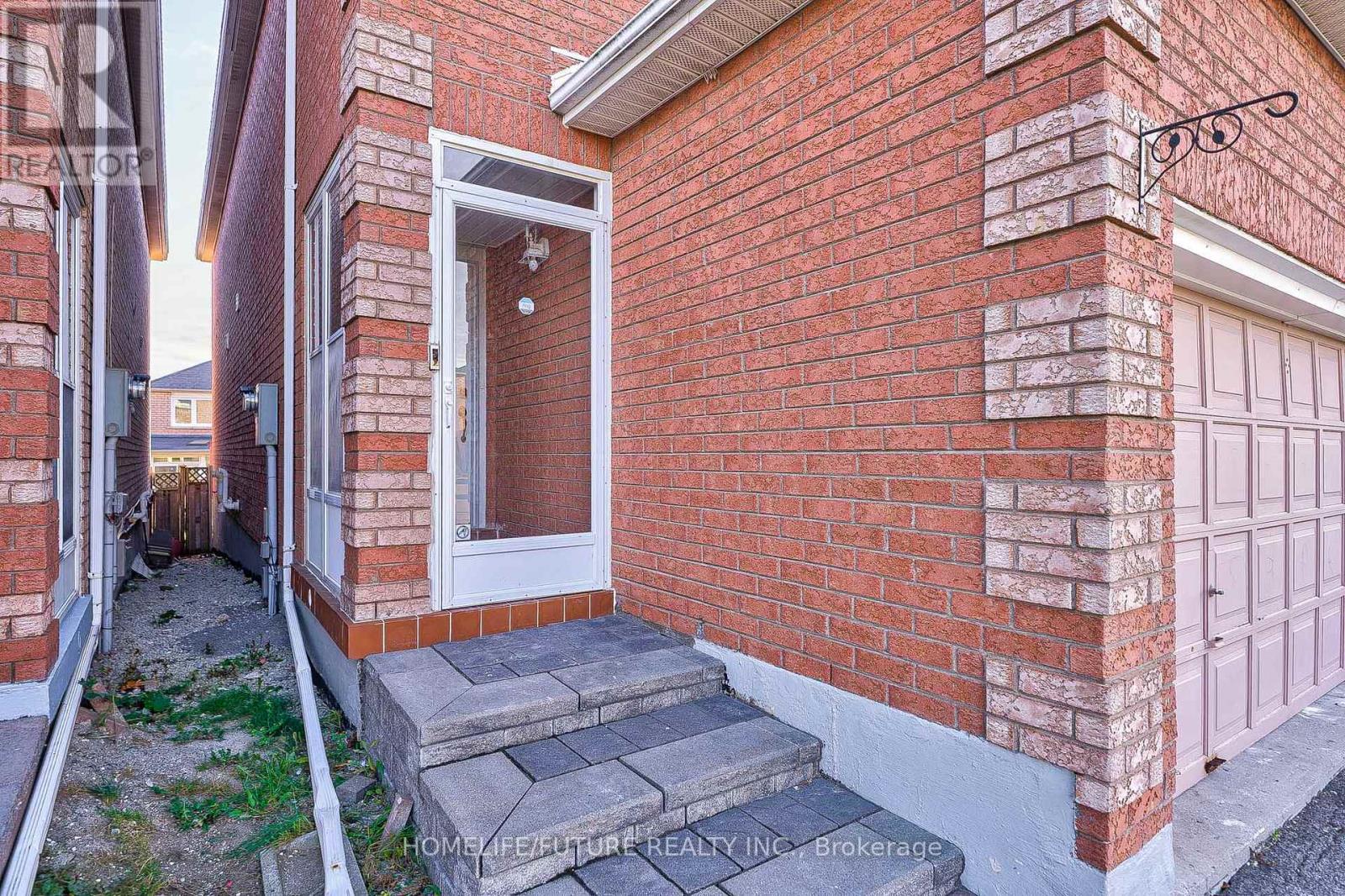 Main - 74 Kruger Road, Markham, Ontario  L3S 3Y7 - Photo 4 - N12490836