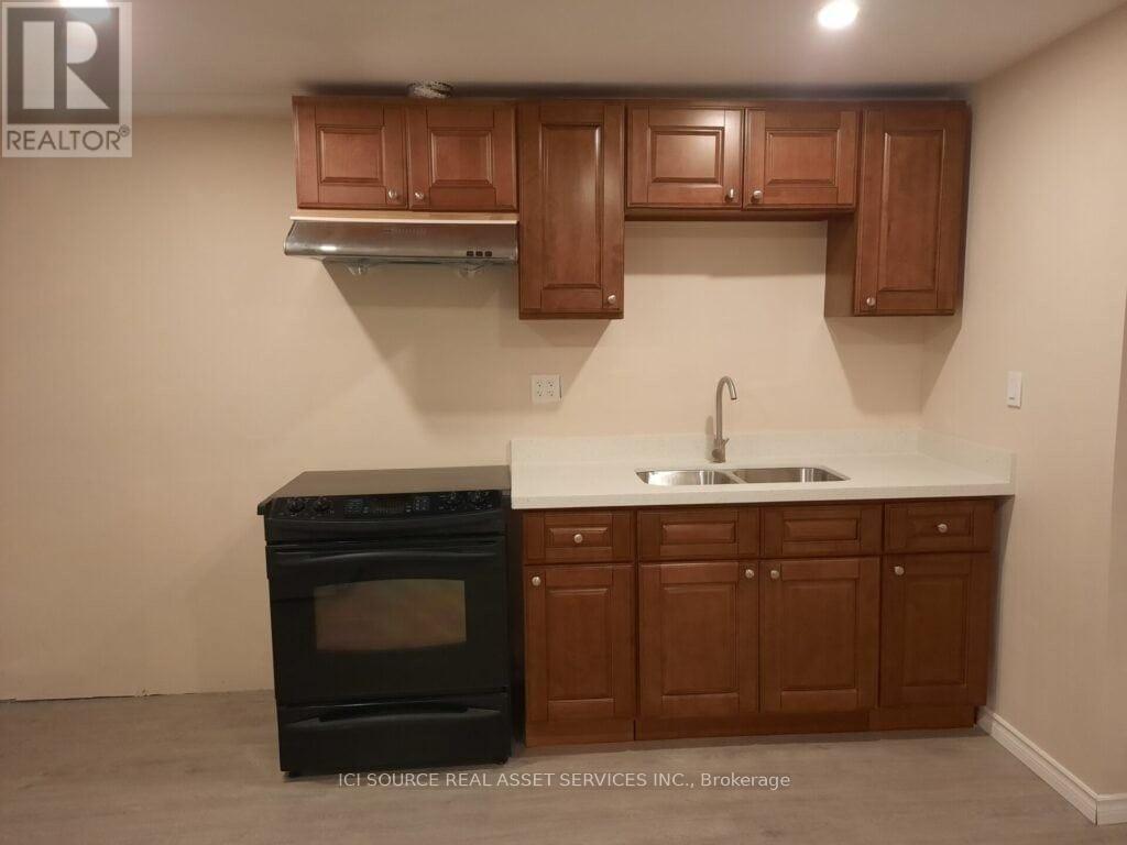 Lower - 8 Headford Avenue, Richmond Hill, Ontario  L4B 3V7 - Photo 5 - N12490842