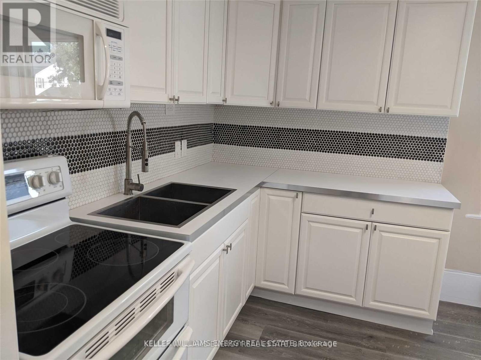 1692 Central Street, Pickering, Ontario  L1Y 1B2 - Photo 5 - E12429642