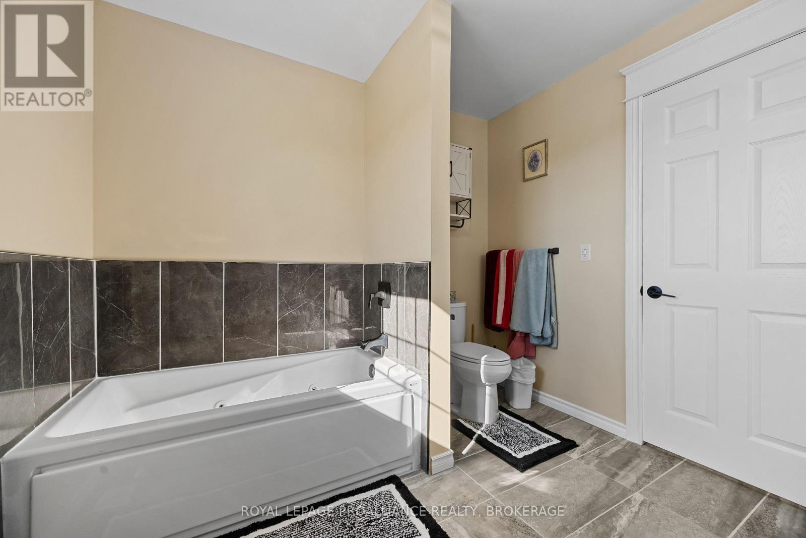 103 Hineman Street, Kingston (City North Of 401), Ontario  K7L 0G2 - Photo 33 - X12490918