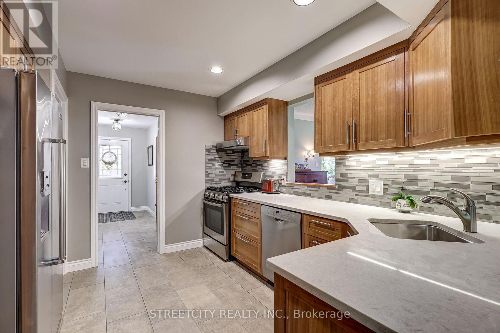 71 Glenburnie Crescent, London North, Ontario  N5X 2A1 - Photo 22 - X12473458