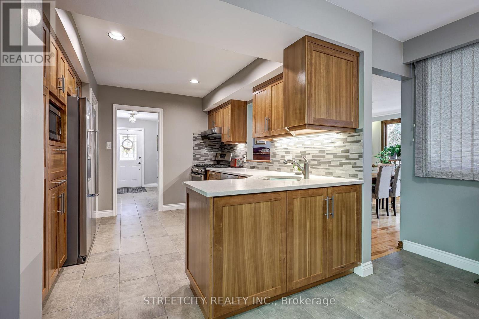 71 Glenburnie Crescent, London North, Ontario  N5X 2A1 - Photo 21 - X12473458