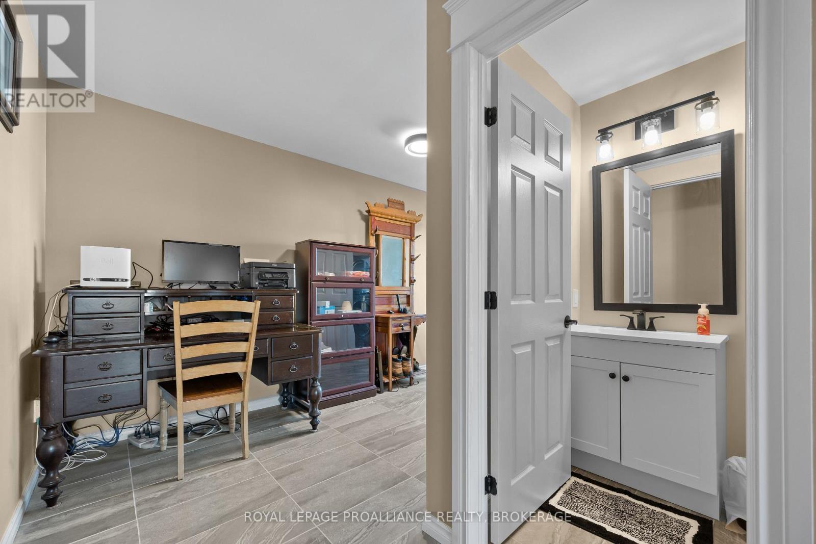 103 Hineman Street, Kingston (City North Of 401), Ontario  K7L 0G2 - Photo 17 - X12490918