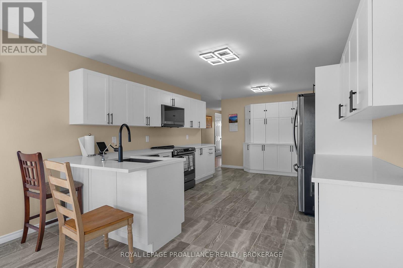 103 Hineman Street, Kingston (City North Of 401), Ontario  K7L 0G2 - Photo 11 - X12490918