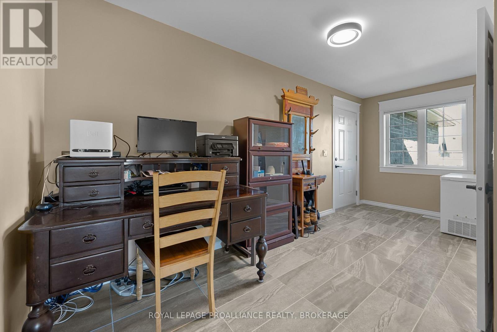 103 Hineman Street, Kingston (City North Of 401), Ontario  K7L 0G2 - Photo 19 - X12490918