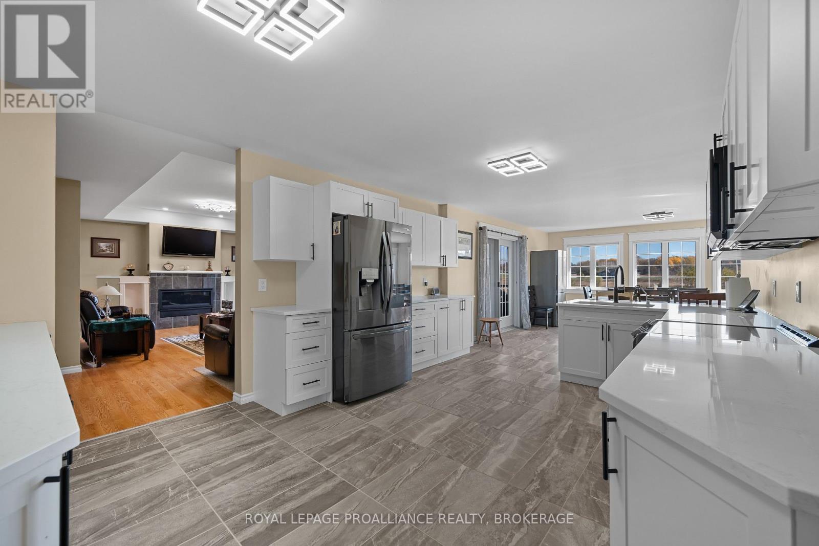 103 Hineman Street, Kingston (City North Of 401), Ontario  K7L 0G2 - Photo 8 - X12490918