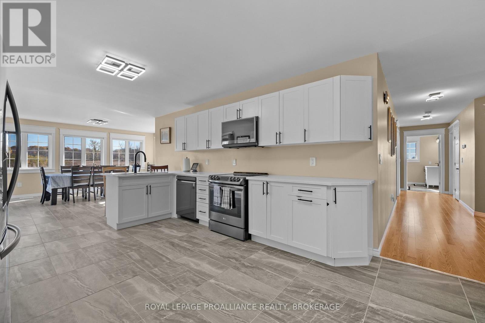 103 Hineman Street, Kingston (City North Of 401), Ontario  K7L 0G2 - Photo 9 - X12490918