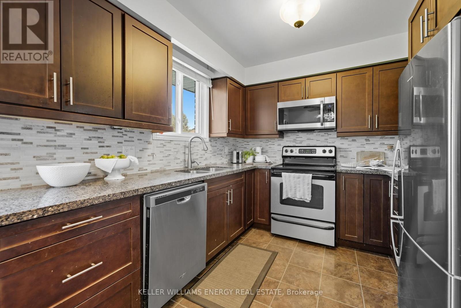 872 Mount Allan Avenue, Oshawa, Ontario  L1J 7M7 - Photo 8 - E12454667