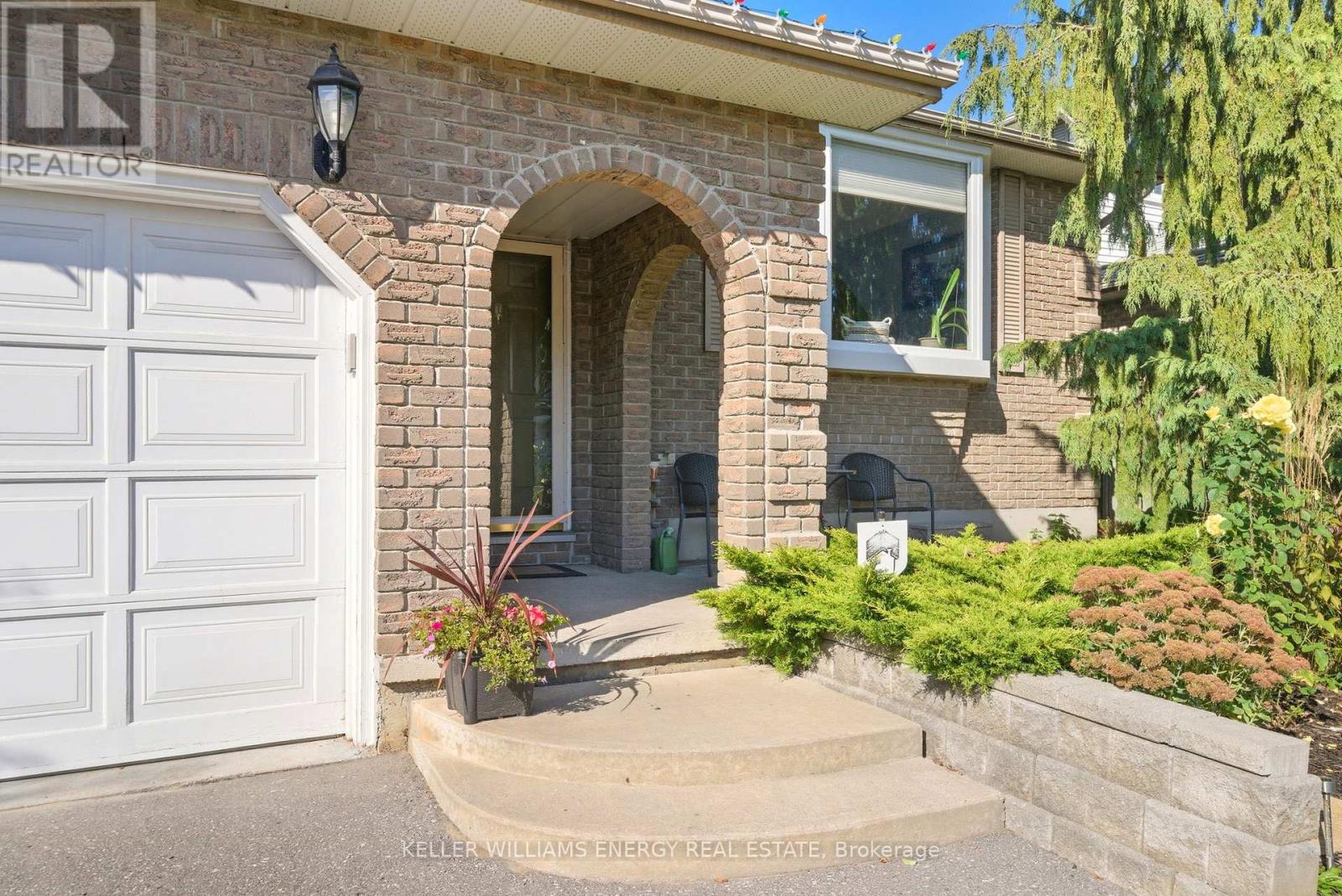 872 Mount Allan Avenue, Oshawa, Ontario  L1J 7M7 - Photo 2 - E12454667