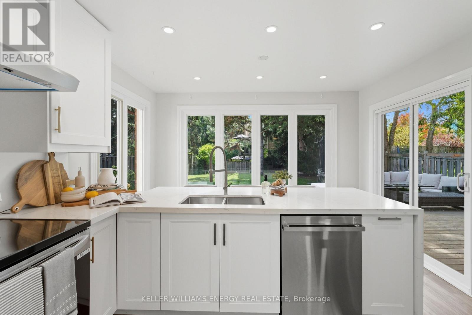 54 Canadian Oaks Drive, Whitby, Ontario  L1N 6W8 - Photo 21 - E12466047