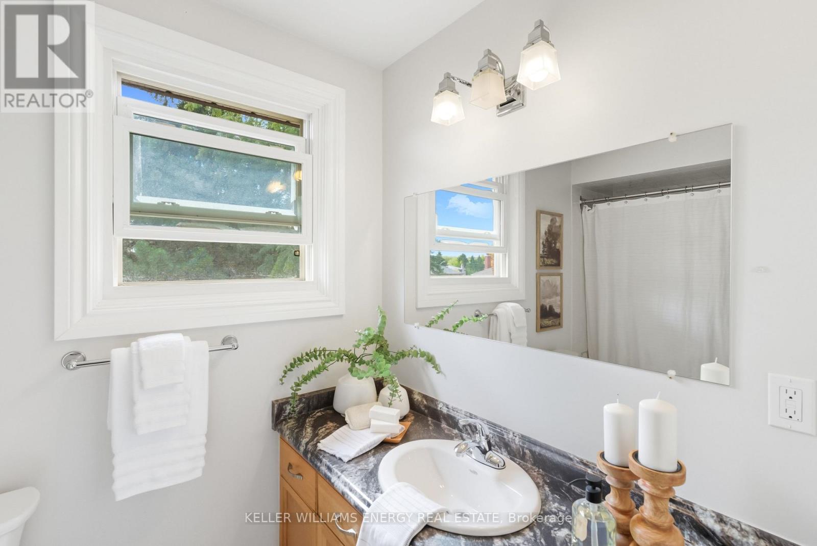 54 Canadian Oaks Drive, Whitby, Ontario  L1N 6W8 - Photo 35 - E12466047