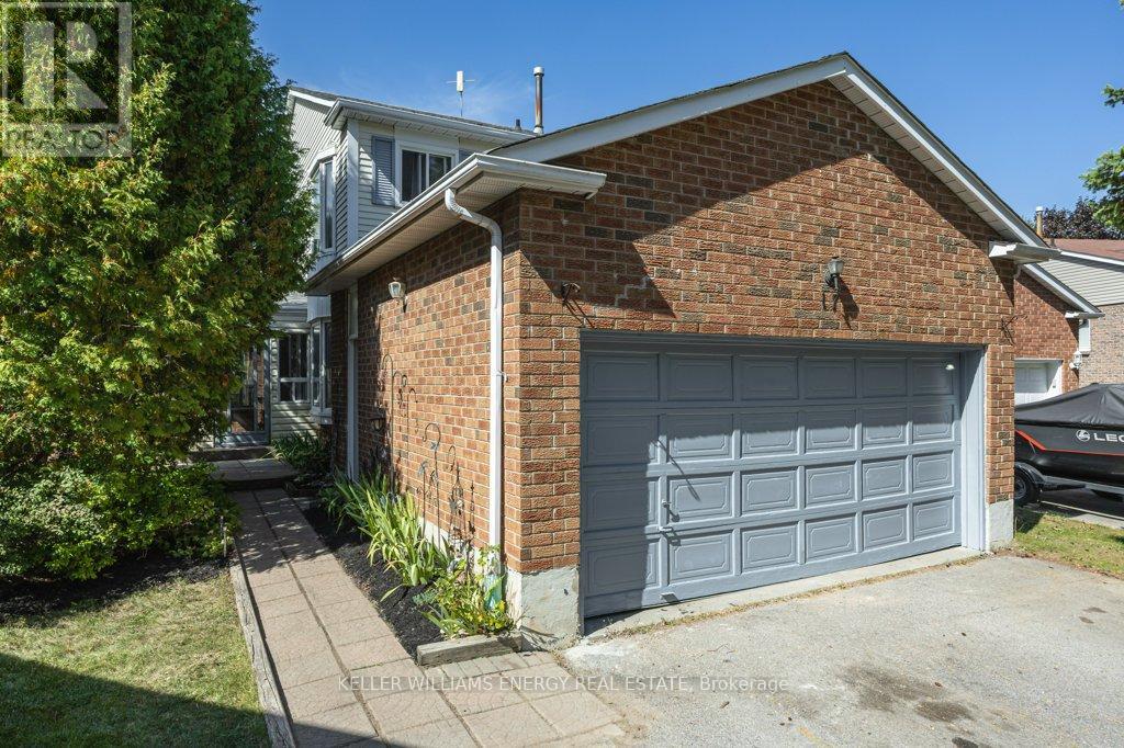 17 Barrow Court, Whitby, Ontario  L1P 1E4 - Photo 2 - E12474637